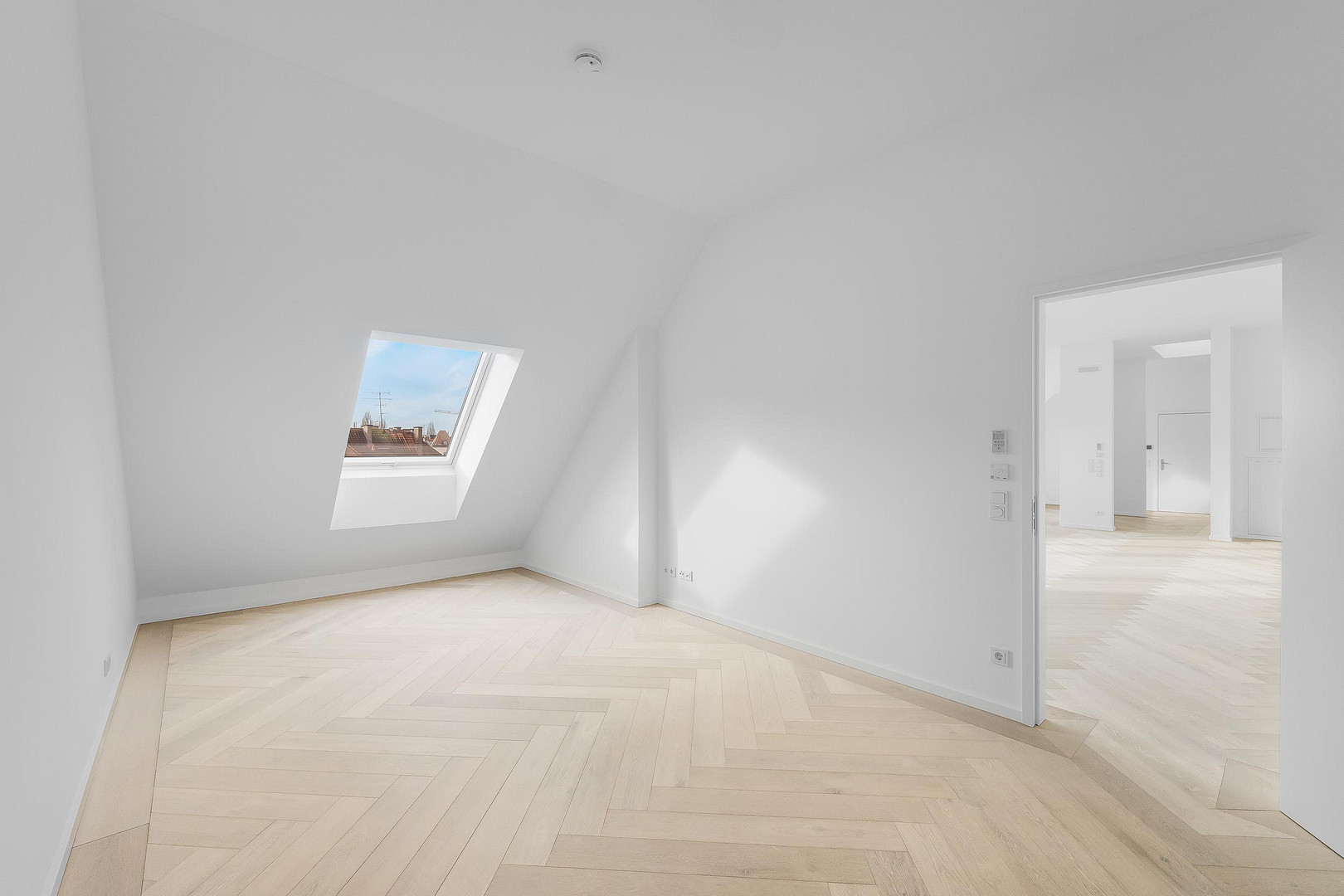 Einzigartige Dachgeschosswohnung mit herrlicher Süd-Dachterrasse zum ruhigen und grünen Innenhof – Keuslinstraße 7a, 80798 München(Schwabing) – Vorschaubild 6