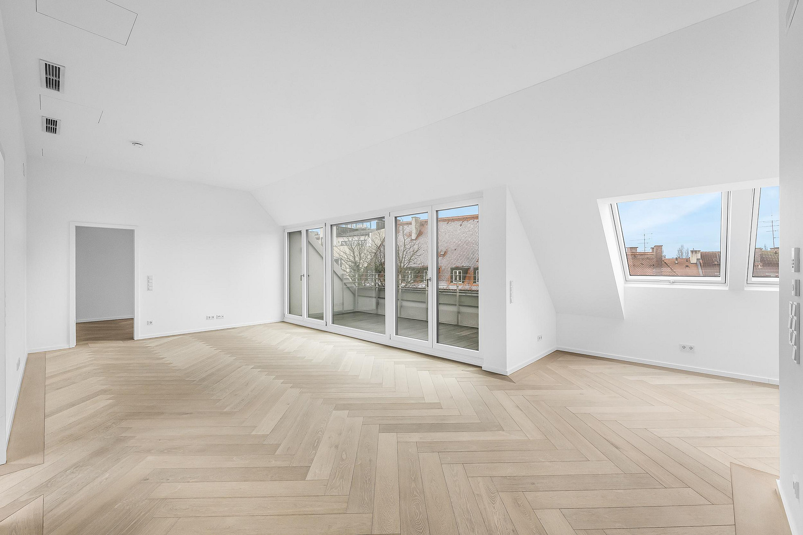 Einzigartige Dachgeschosswohnung mit herrlicher Süd-Dachterrasse zum ruhigen und grünen Innenhof – Keuslinstraße 7a, 80798 München(Schwabing) – Vorschaubild 3