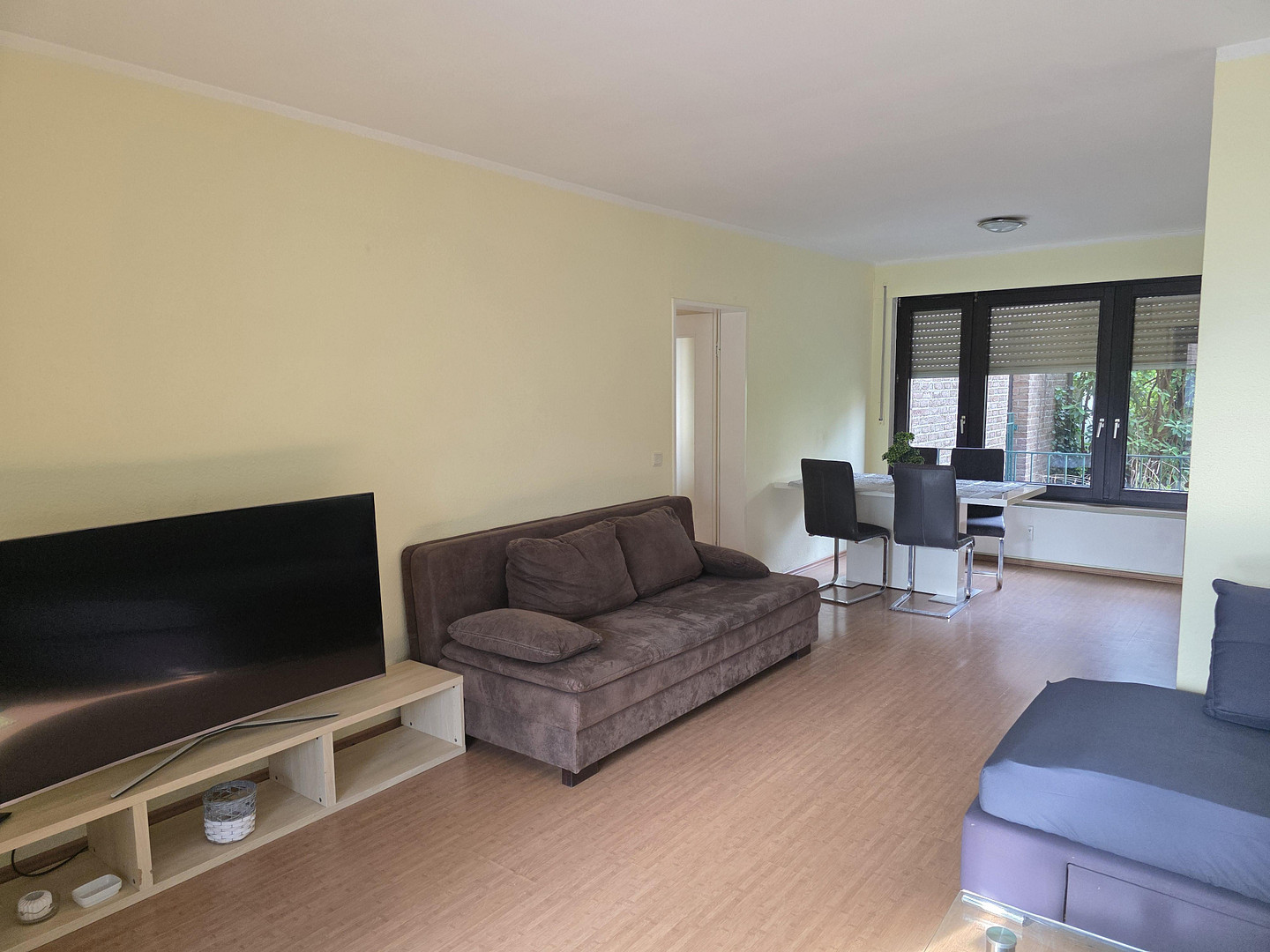 Lakeside Living at Volksgarten | 70 sqm Furnished | Quiet & Central in Düsseldorf – Düsseldorf(Wersten) – Vorschaubild 2