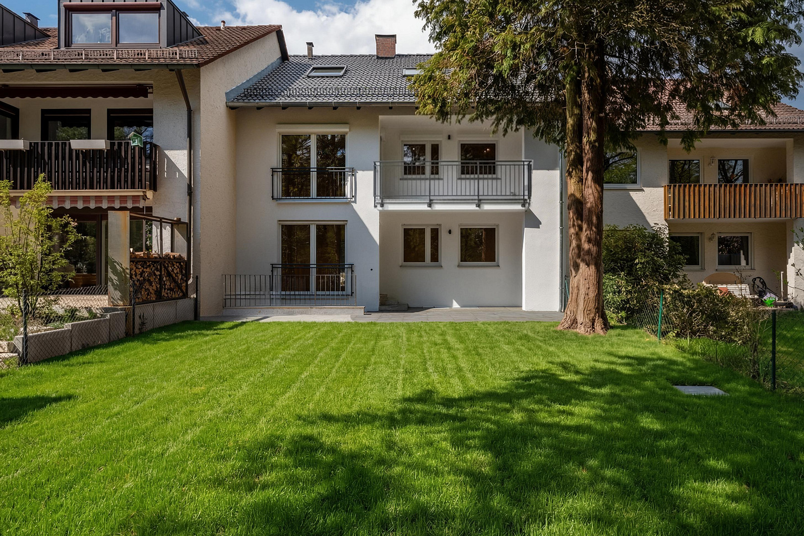 Ihr neues Zuhause: Exklusiv modernisierte 4-Zimmer-Wohnung mit großem Garten