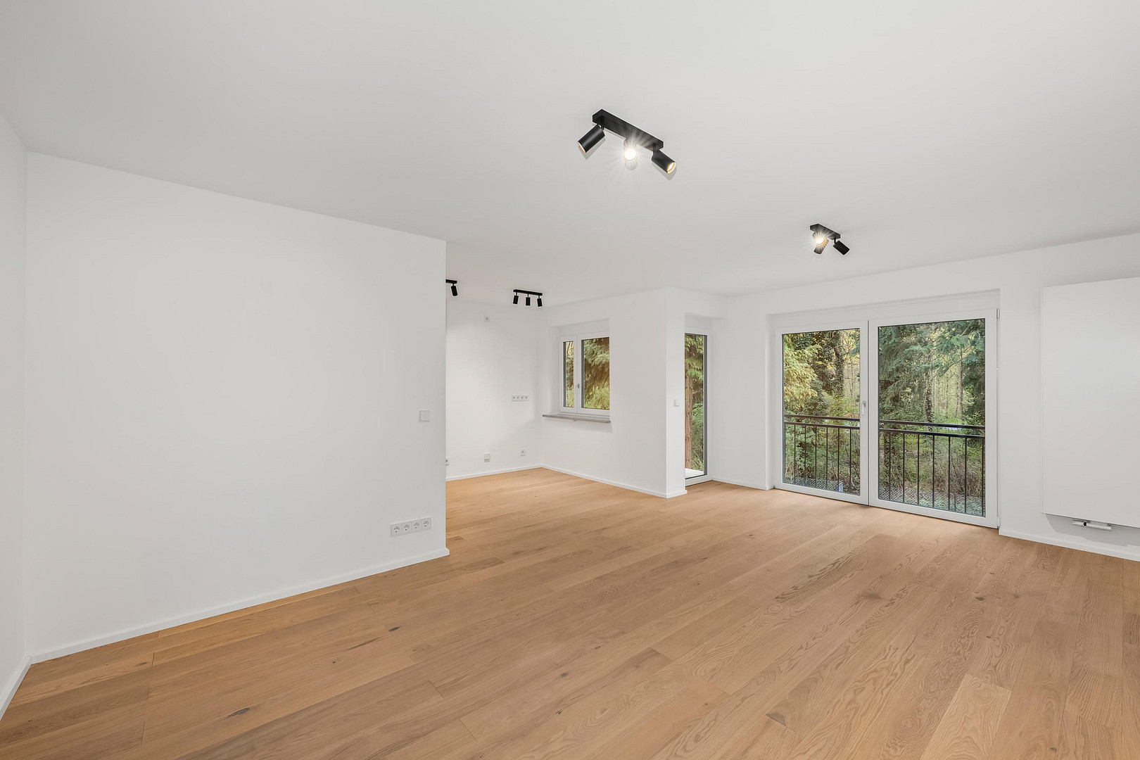 Exklusiv modernisierte 4-Zimmer-Wohnung mit Balkon in ruhiger Wohnlage – Erstbezug – Delpstr., 90473 Nürnberg(Langwasser) – Vorschaubild 3