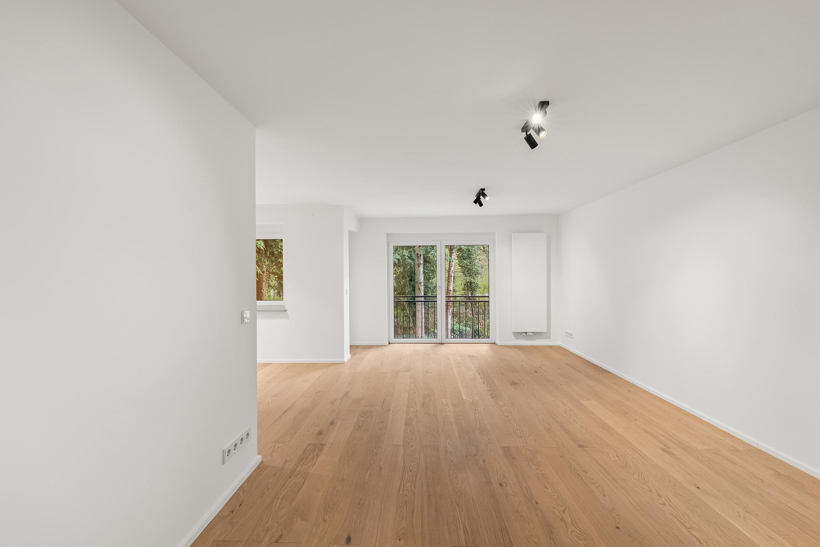 Exklusiv modernisierte 4-Zimmer-Wohnung mit Balkon in ruhiger Wohnlage – Erstbezug