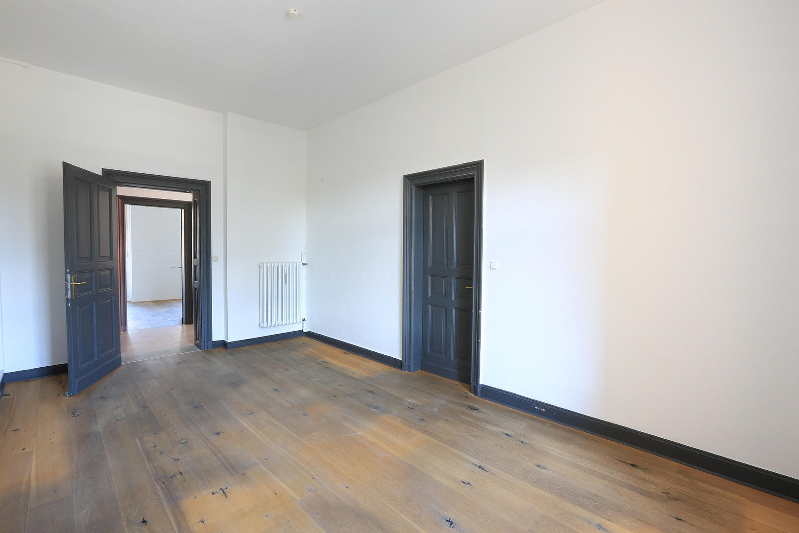 Exklusive Altbau-Etagenwohnung in historischer Stadtvilla im Zentrum vom Augsburg – Augsburg(Innenstadt) – Vorschaubild 12