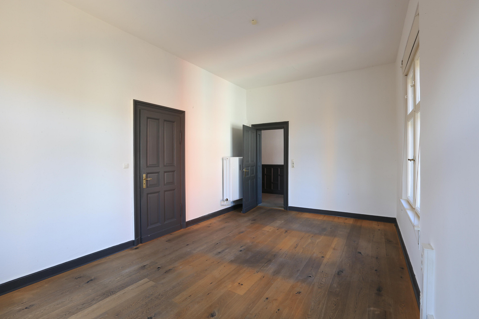 Exklusive Altbau-Etagenwohnung in historischer Stadtvilla im Zentrum vom Augsburg – Augsburg(Innenstadt) – Vorschaubild 14