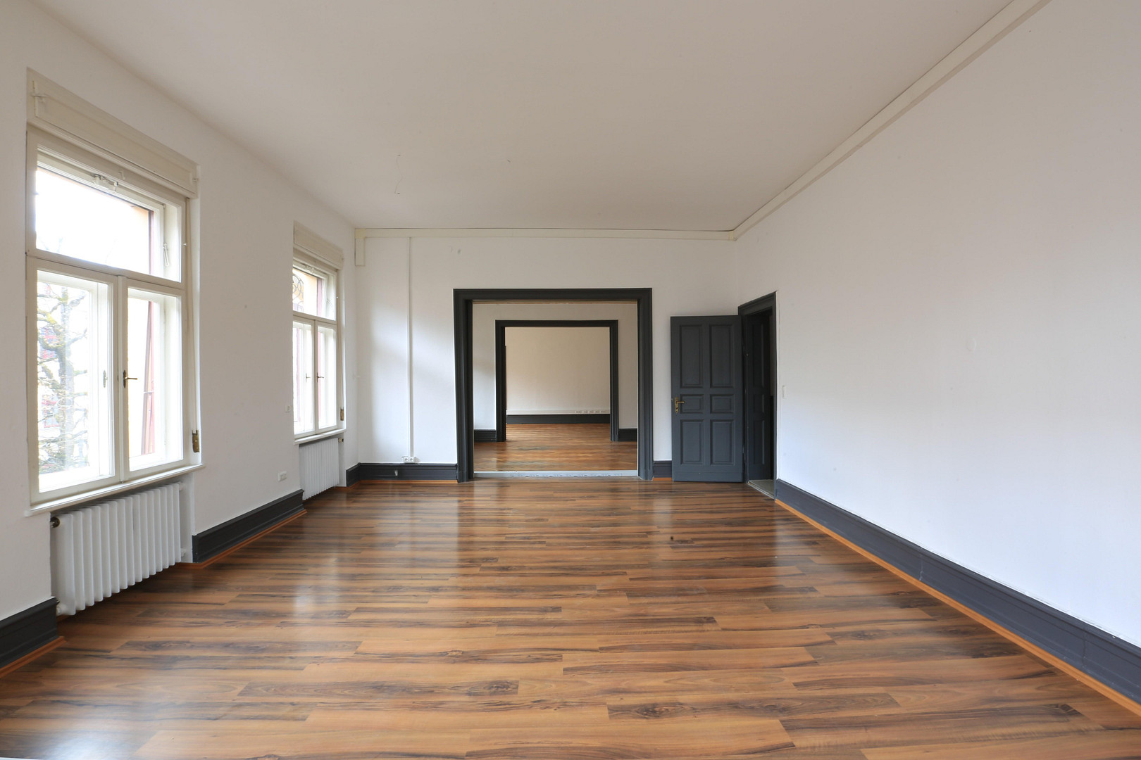 Exklusive Altbau-Etagenwohnung in historischer Stadtvilla im Zentrum vom Augsburg – Augsburg(Innenstadt) – Vorschaubild 2