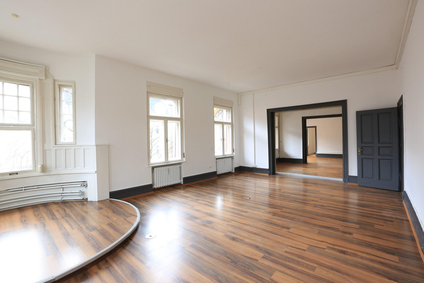 Exklusive Altbau-Etagenwohnung in historischer Stadtvilla im Zentrum vom Augsburg – Augsburg(Innenstadt) – Vorschaubild 4