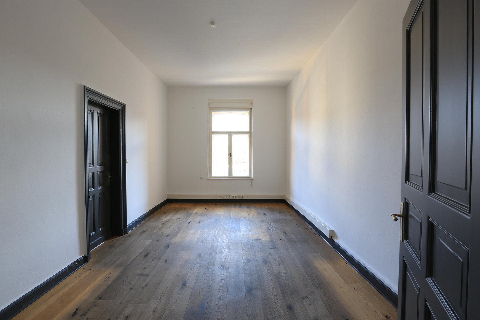 Exklusive Altbau-Etagenwohnung in historischer Stadtvilla im Zentrum vom Augsburg – Augsburg(Innenstadt) – Vorschaubild 11