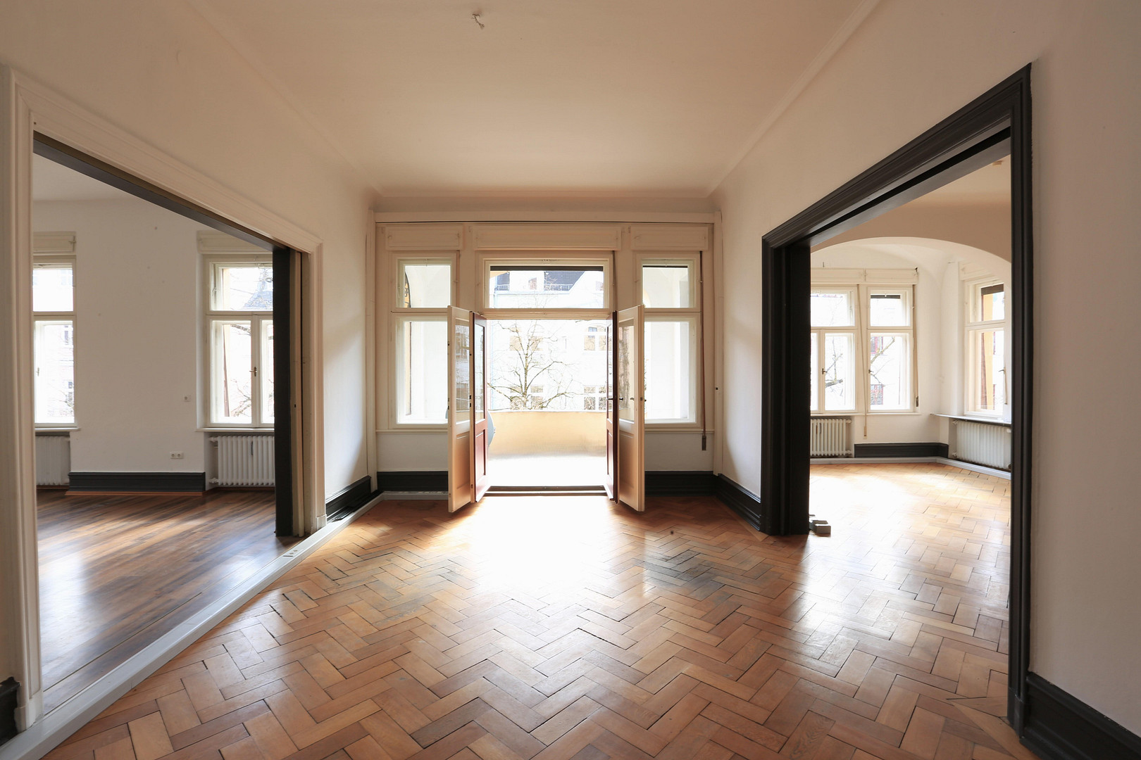 Exklusive Altbau-Etagenwohnung in historischer Stadtvilla im Zentrum vom Augsburg – Augsburg(Innenstadt) – Vorschaubild 6