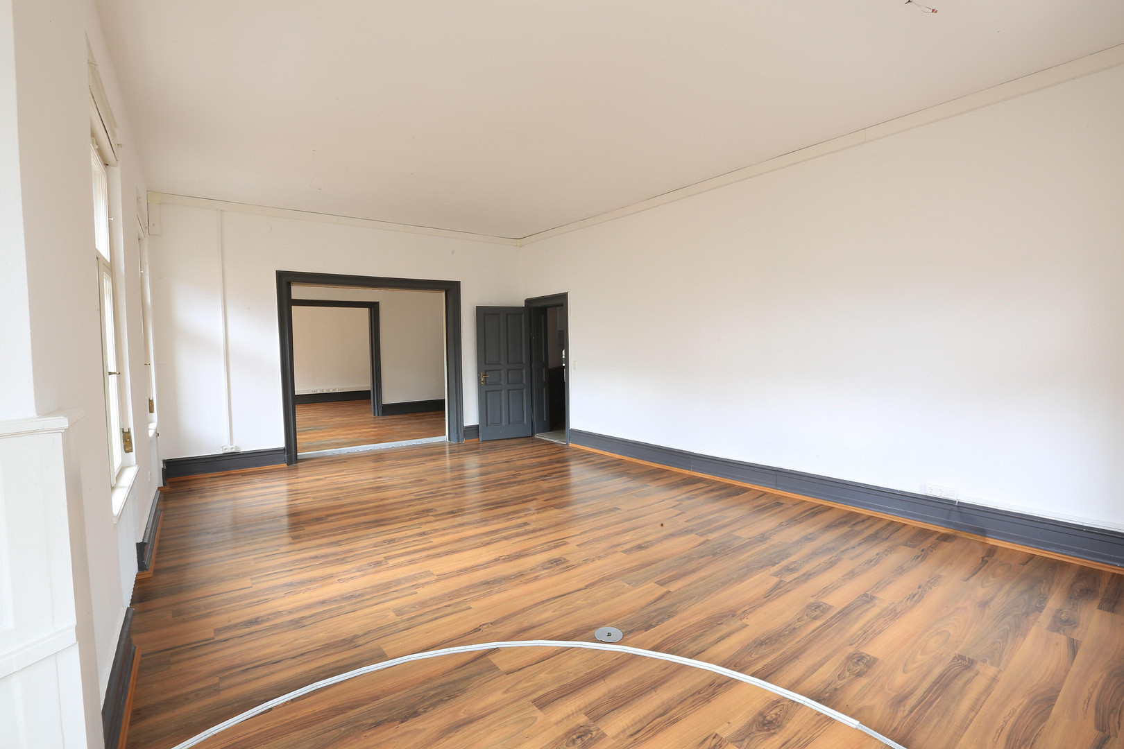 Exklusive Altbau-Etagenwohnung in historischer Stadtvilla im Zentrum vom Augsburg – Augsburg(Innenstadt) – Vorschaubild 5