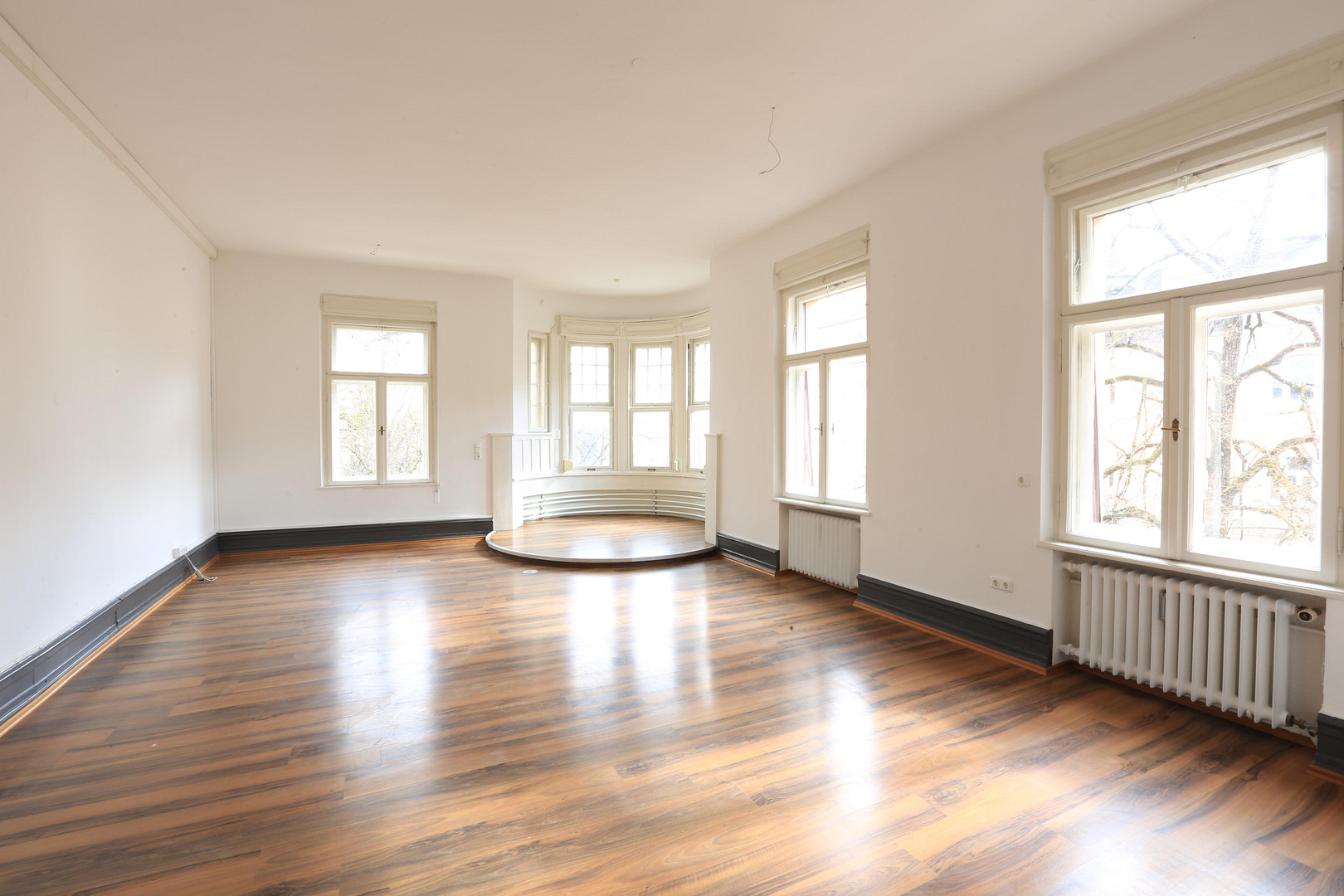 Exklusive Altbau-Etagenwohnung in historischer Stadtvilla im Zentrum vom Augsburg – Augsburg(Innenstadt) – Vorschaubild 3
