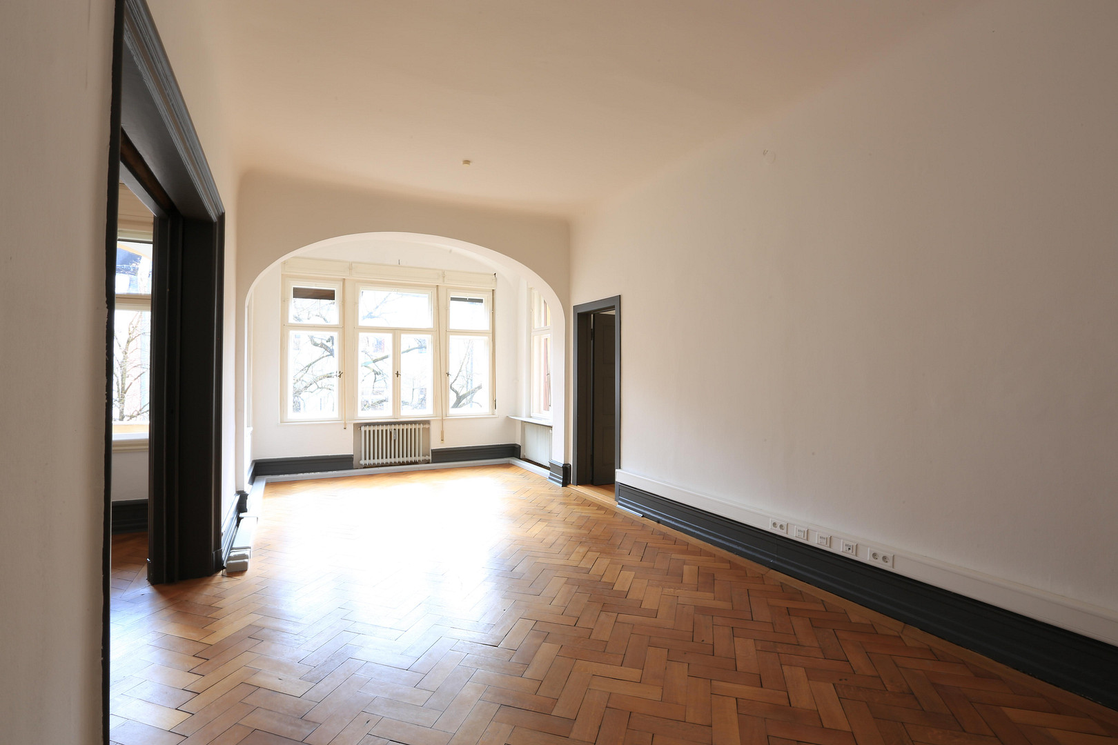 Exklusive Altbau-Etagenwohnung in historischer Stadtvilla im Zentrum vom Augsburg – Augsburg(Innenstadt) – Vorschaubild 7