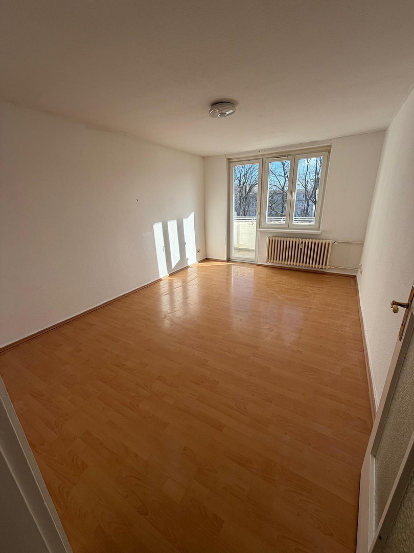 Helle unvermietete 2-Zimmer Eigentumswohnung mit Südbalkon, Privatverkauf