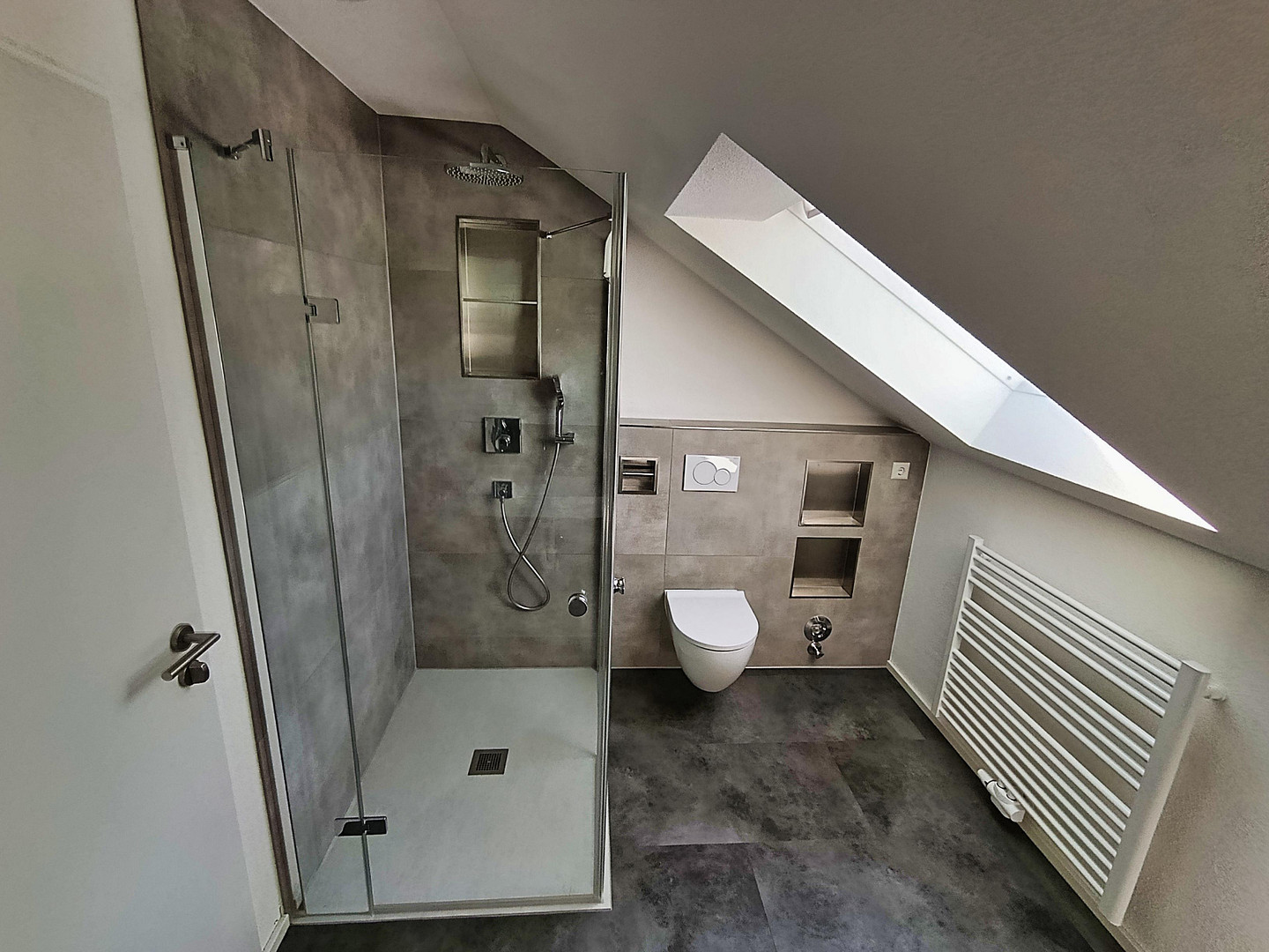 2,5-Zimmer-Dachgeschosswohnung in Baindt - komplett neu saniert - Alpenblick