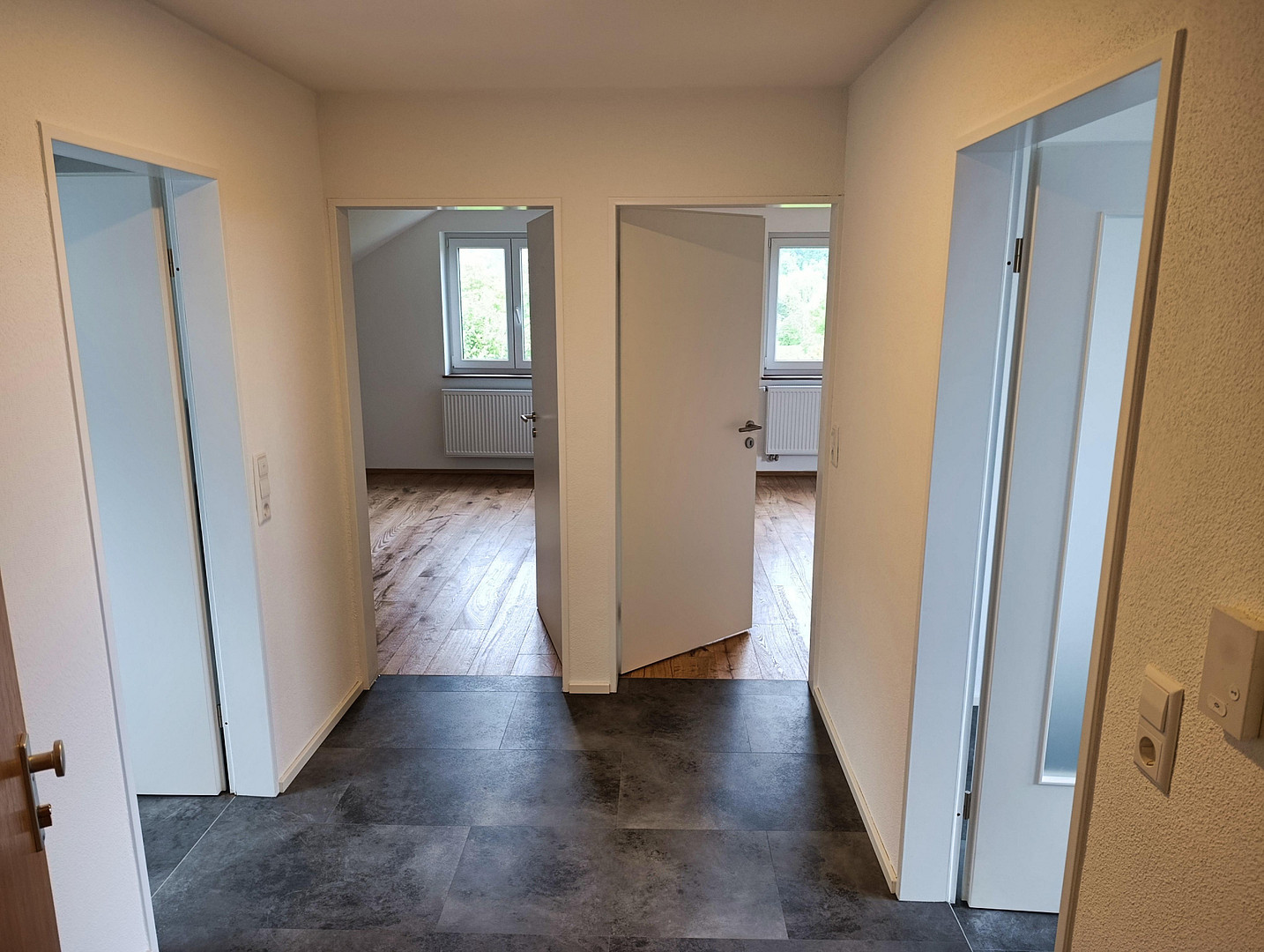 2,5-Zimmer-Dachgeschosswohnung in Baindt - komplett neu saniert - Alpenblick – Dahlienstr. 9, 88255 Baindt – Vorschaubild 5