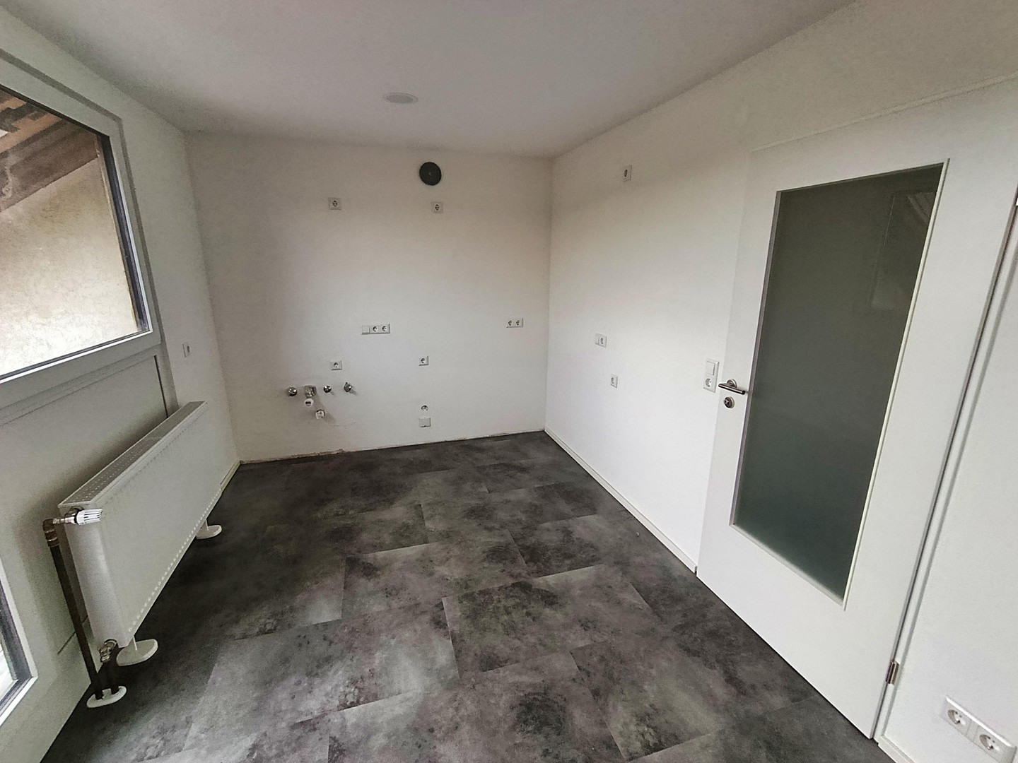 2,5-Zimmer-Dachgeschosswohnung in Baindt - komplett neu saniert - Alpenblick – Dahlienstr. 9, 88255 Baindt – Vorschaubild 6