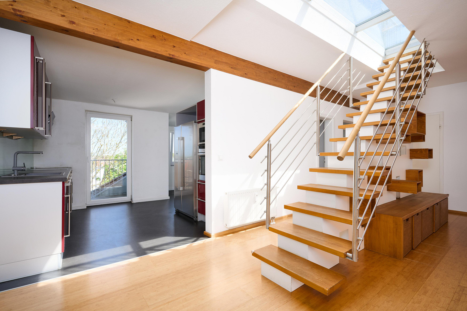 Altbau-Dachgeschosswohnung mit privater Dachterrasse am Adolfplatz — 127m², provisionsfrei – Adolfplatz 14, 24105 Kiel(Blücherplatz) – Vorschaubild 3