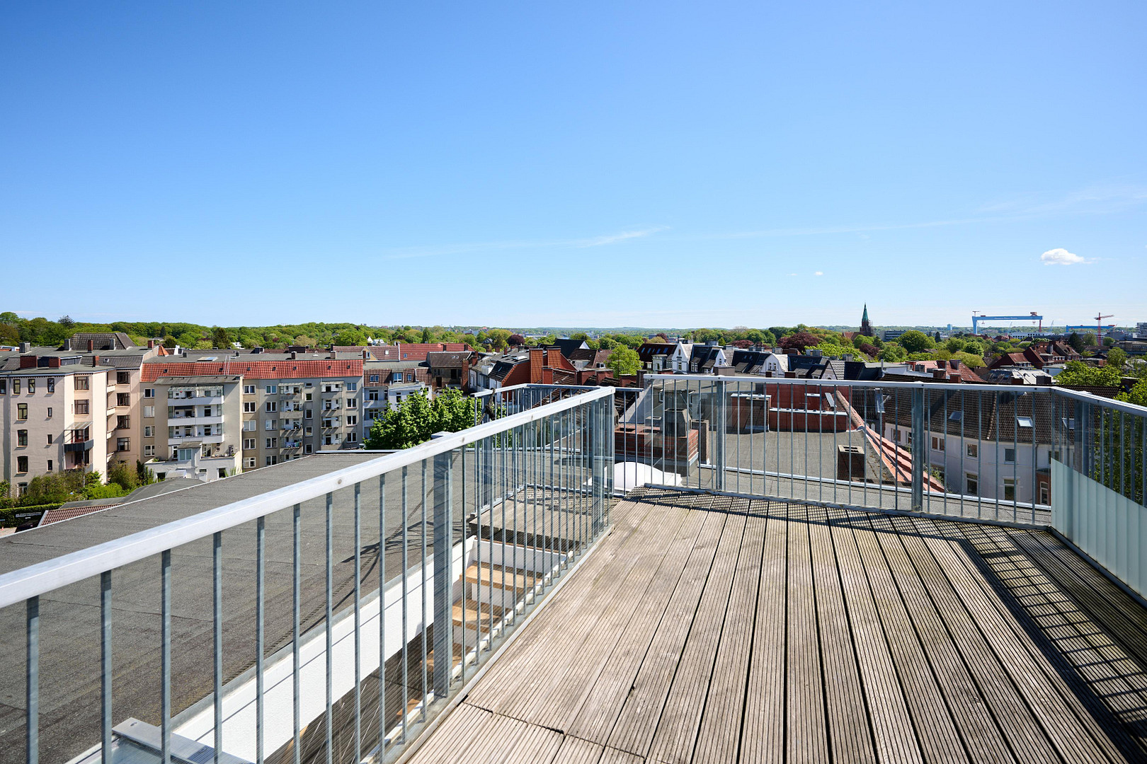 Altbau-Dachgeschosswohnung mit privater Dachterrasse am Adolfplatz — 127m², provisionsfrei – Adolfplatz 14, 24105 Kiel(Blücherplatz) – Vorschaubild 2