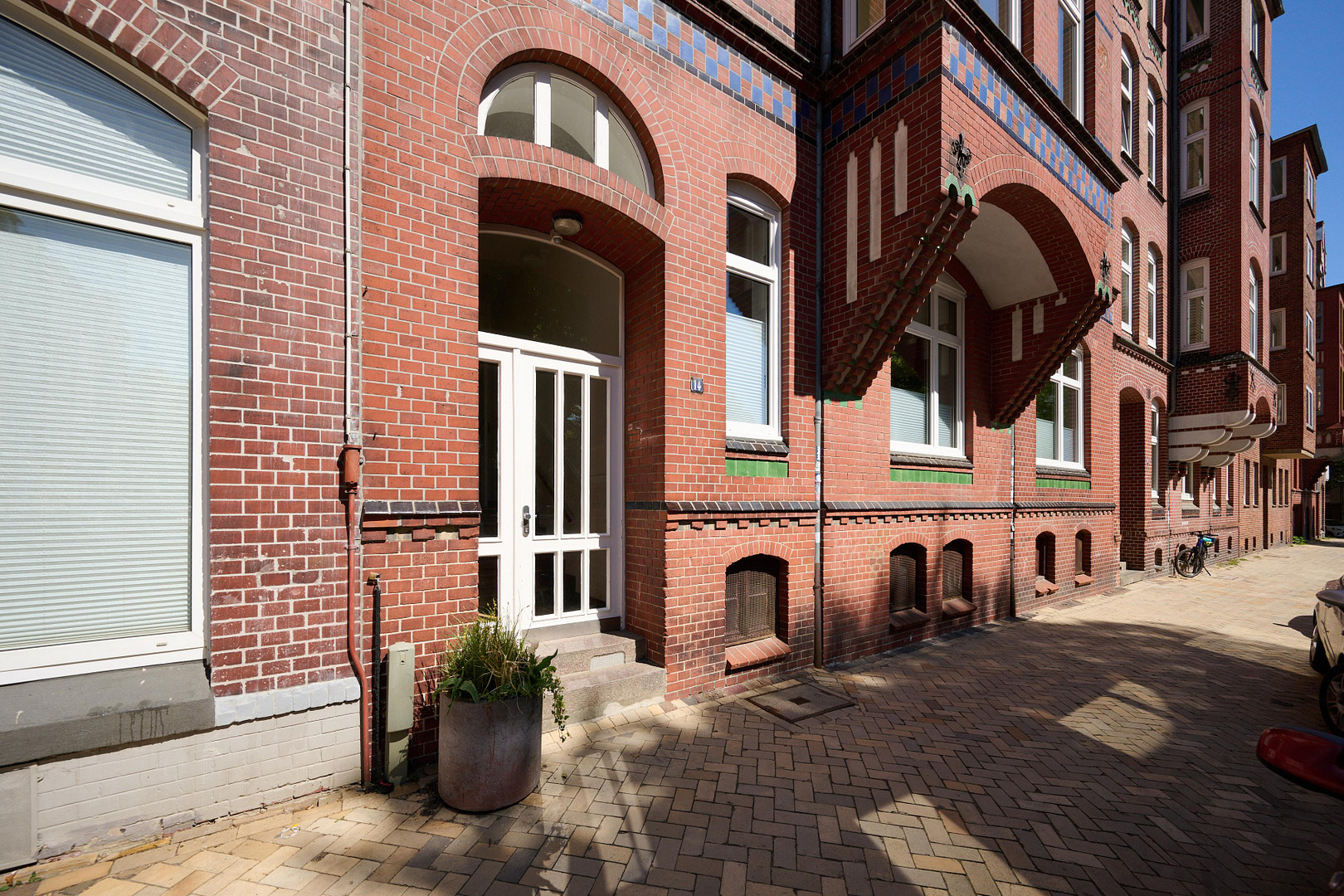 Altbau-Dachgeschosswohnung mit privater Dachterrasse am Adolfplatz — 127m², provisionsfrei – Adolfplatz 14, 24105 Kiel(Blücherplatz) – Vorschaubild 15