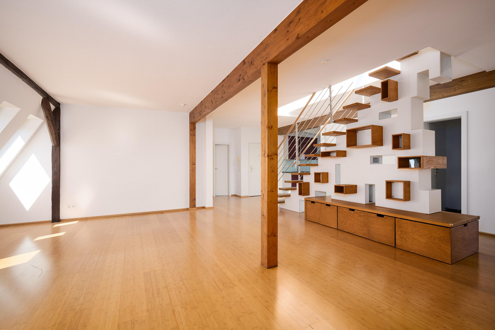 Altbau-Dachgeschosswohnung mit privater Dachterrasse am Adolfplatz — 127m², provisionsfrei – Adolfplatz 14, 24105 Kiel(Blücherplatz) – Vorschaubild 5