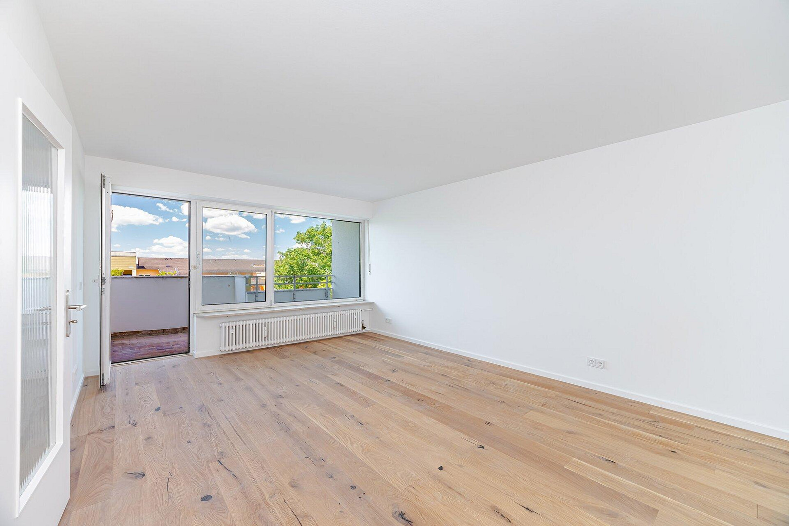 Erstbezug nach Sanierung: Lichtdurchflutete 2-Zimmer-Wohnung mit Balkon in Germering – Wittelsbacherstraße 38, 82110 Germering(Neugermering) – Vorschaubild 2