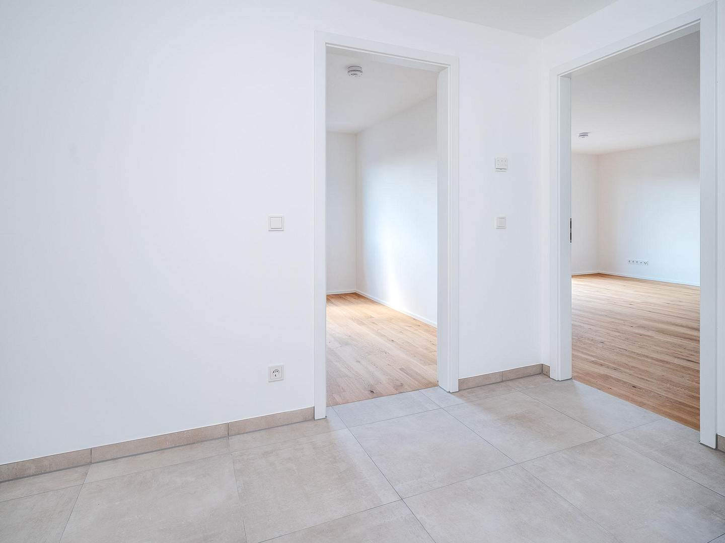 KfW-40-QNG Neubau | Bezugsfertige 2-Zi.-Wohnung mit Balkon, EBK & TG in Parsdorf bei München - WE 07 – Parsdorf – Vorschaubild 2