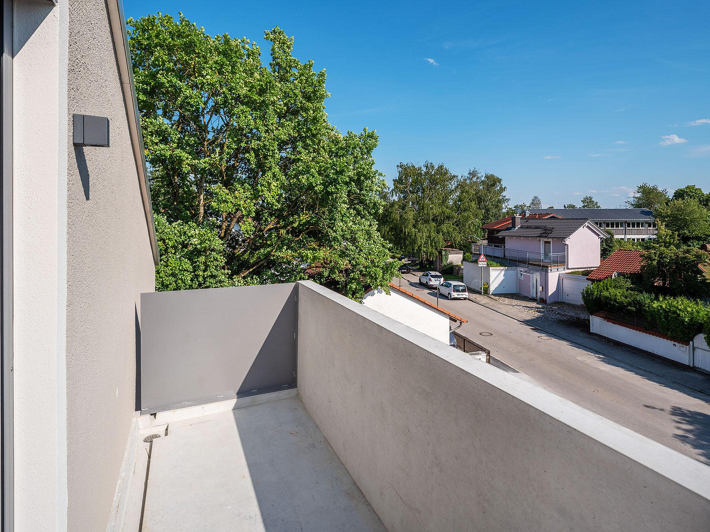 Bezugsfertig: Neubau-DG-Wohnung mit Balkon + EBK in Parsdorf bei München | KfW-40-QNG - WE 12 – Parsdorf – Vorschaubild 4