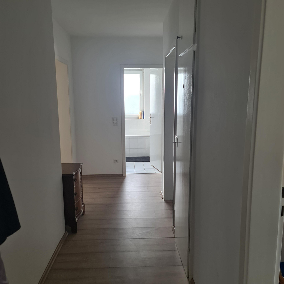 ETW mit 2 Balkonen, Aufzug ganz oben in Köln Weidenpesch zu verkaufen – Heinrich-Hoerle-Str. 25, 50737 Köln(Longerich) – Vorschaubild 3