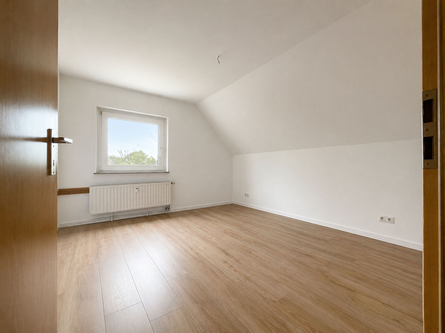 Erstbezug nach Renovierung: helle 2-Zimmer-Dachgeschosswohnung – Uferstraße 11, 44581 Castrop-Rauxel – Vorschaubild 4