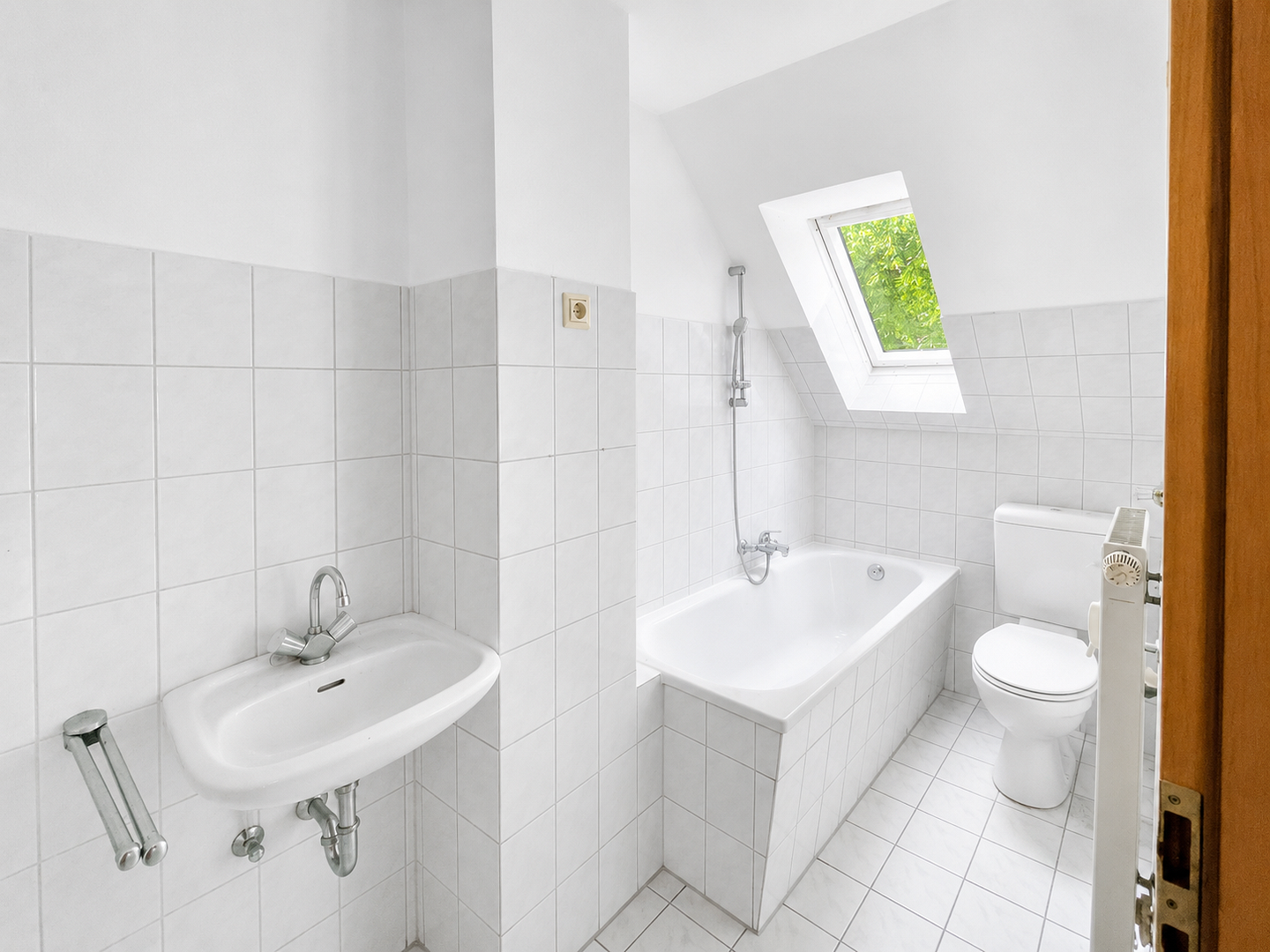 Erstbezug nach Renovierung: helle 2-Zimmer-Dachgeschosswohnung – Uferstraße 11, 44581 Castrop-Rauxel – Vorschaubild 5