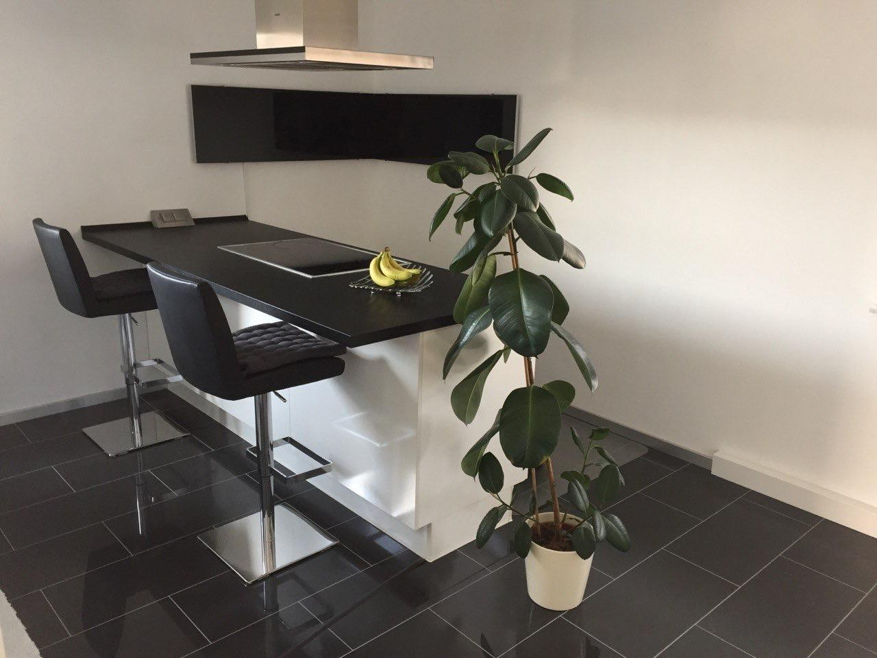 2-Zimmer Wohnung mit Balkon, Stellplatz, Einbauküche, großem Garten und eigenem Keller – Köln(Zündorf) – Vorschaubild 2