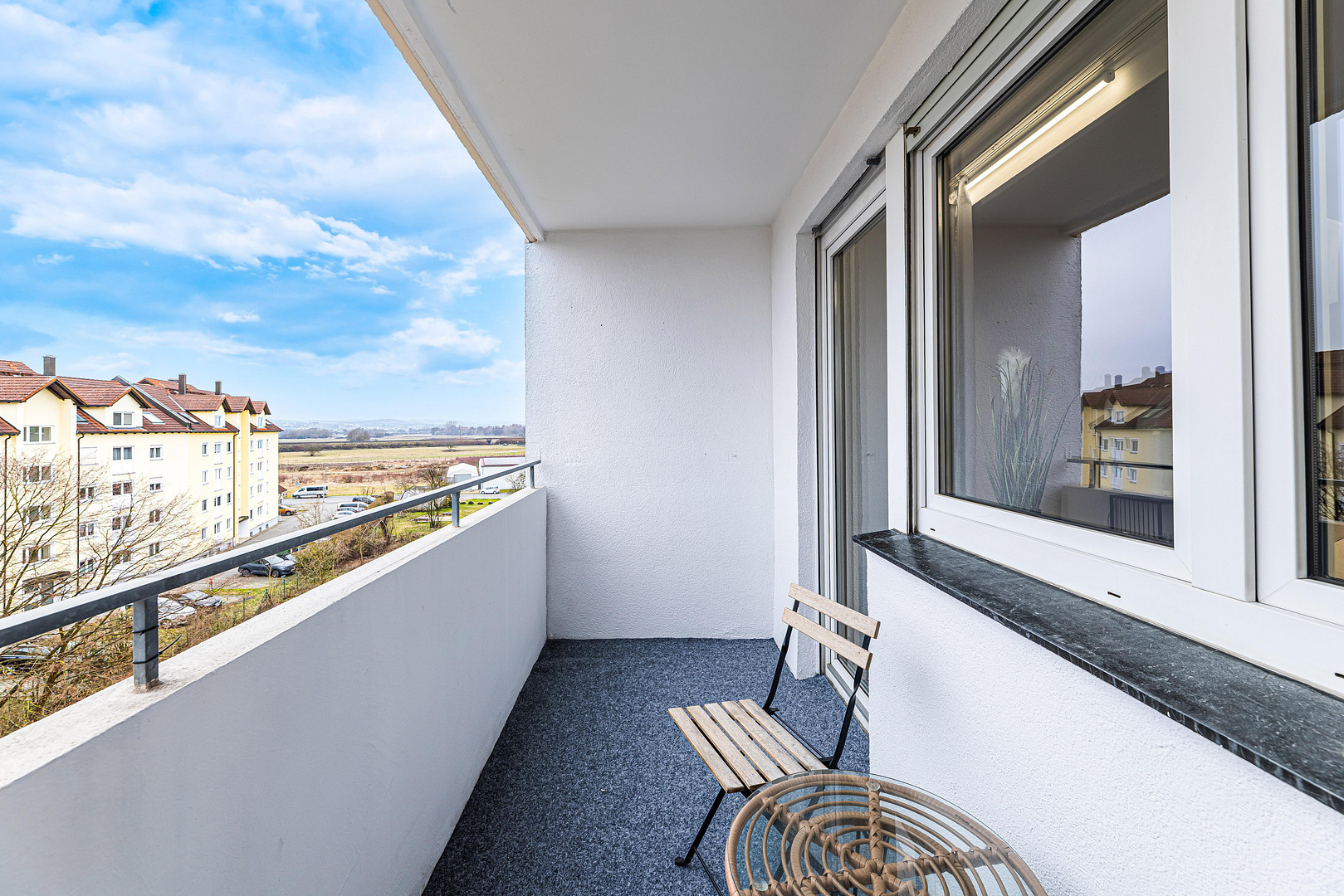 Ohne Makler: Sofort freie renovierte Wohnung mit Balkon, Domblick und Garage. 5% Rendite möglich. – Seebachmarter 6, 96103 Hallstadt – Vorschaubild 4