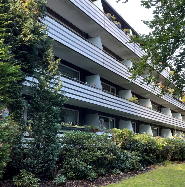 Helle 2,5 Zimmer Wohnung mit großem Balkon in Stadtpark-Nähe