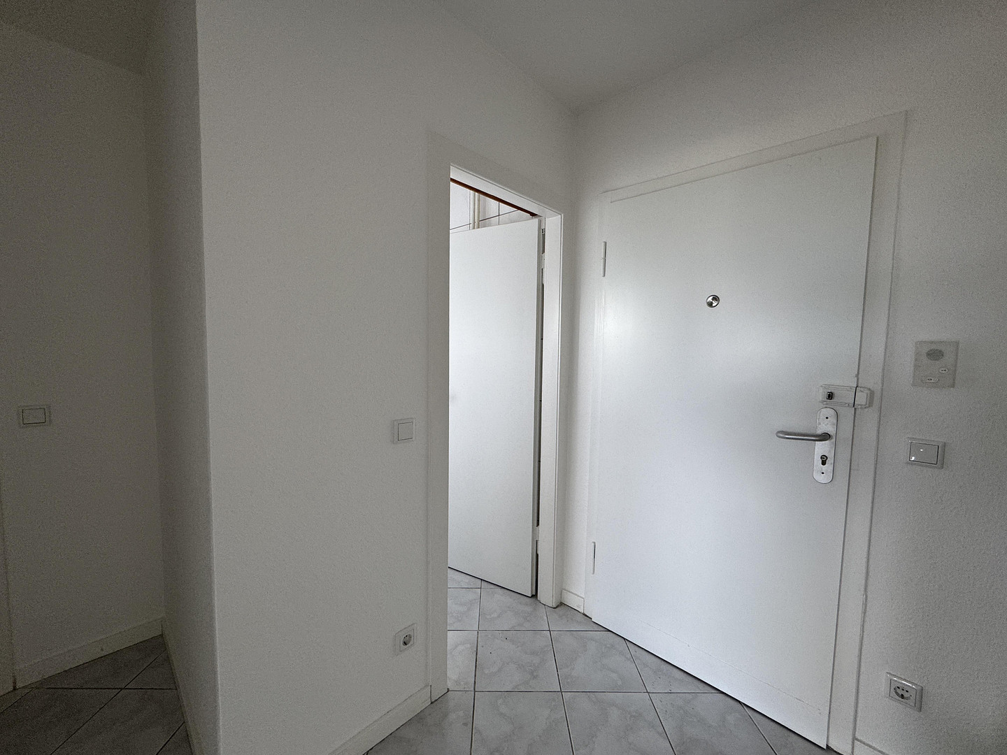 Ruhig wohnen mit Aussicht – 2-Zimmer-Wohnung im 6. OG mit Aufzug – Mettmann – Vorschaubild 3