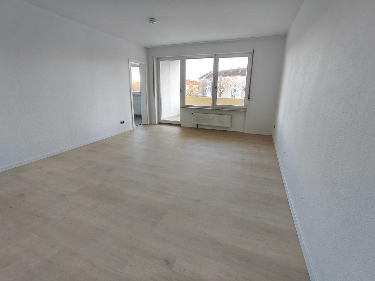 Frisch renoviert: Helle Wohnung mit großem, sonnigen Balkon – Gieselherplatz 2, 67069 Ludwigshafen(Edigheim) – Vorschaubild 2
