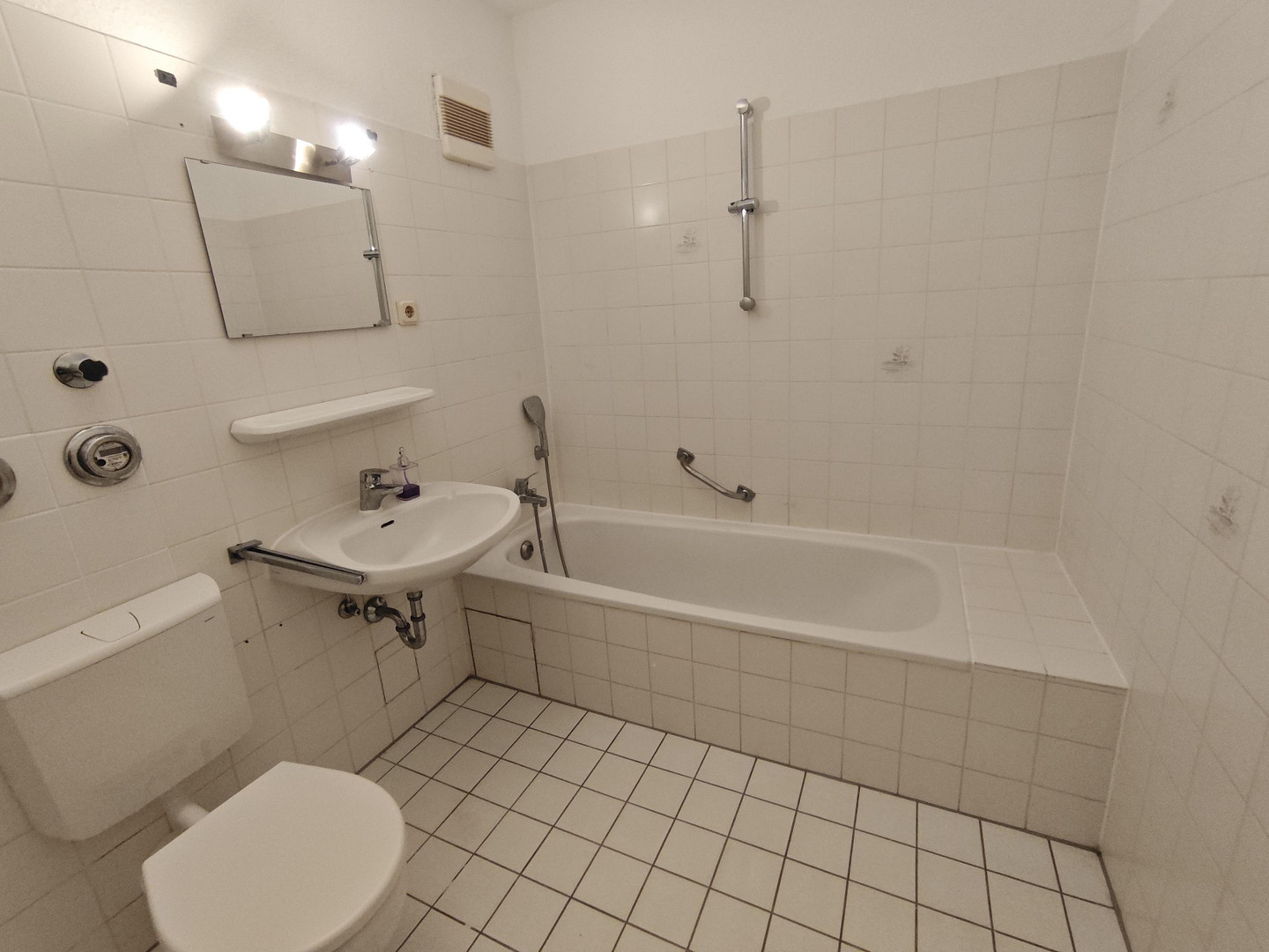 Frisch renoviert: Helle Wohnung mit großem, sonnigen Balkon – Gieselherplatz 2, 67069 Ludwigshafen(Edigheim) – Vorschaubild 4