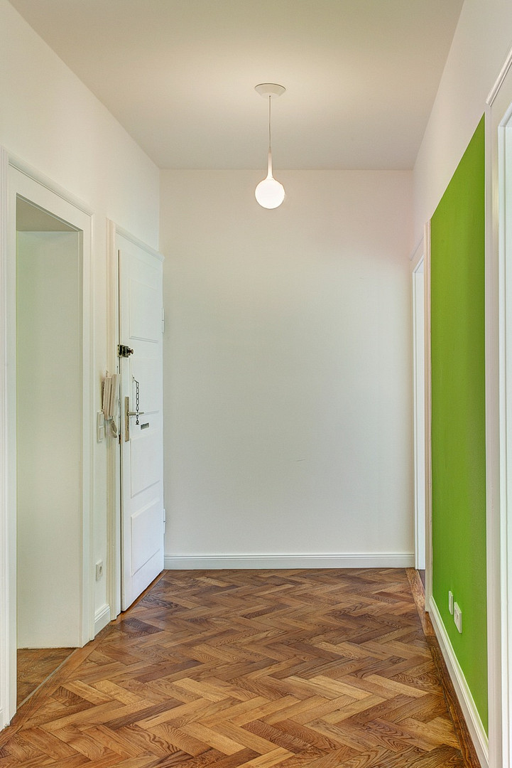 Wunderschöner 4-Zi-Altbau beim Gasteig, Lift, Balkon, TG mietbar, bezugsfrei – München(Haidhausen) – Vorschaubild 2