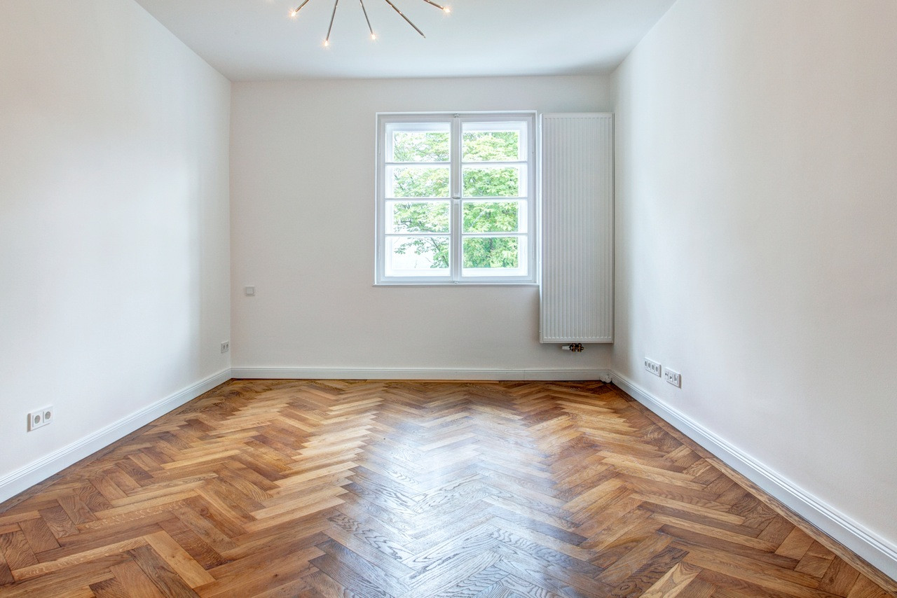 Wunderschöner 4-Zi-Altbau beim Gasteig, Lift, Balkon, TG mietbar, bezugsfrei – München(Haidhausen) – Vorschaubild 12