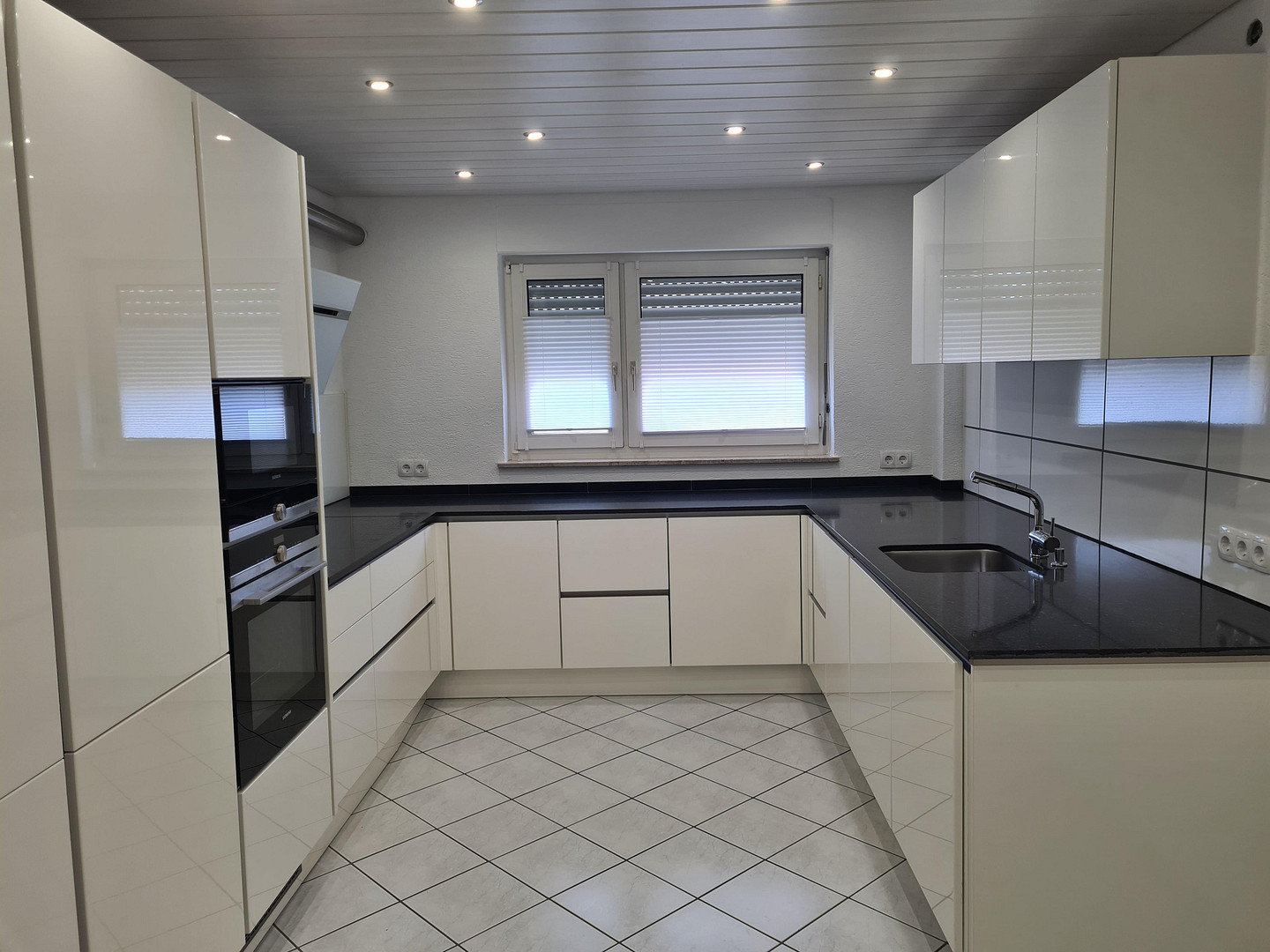 4 Zimmerwohnung mit schöner 30qm großen Terrasse in zentraler Lage