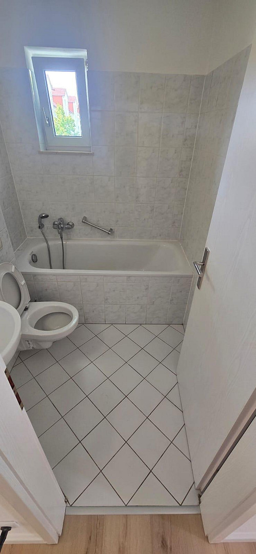 zwei Zimmer Wohnung in Bernau bei Berlin mit Balkon & Tiefgarage frisch renoviert – Am Mahlbusen 1, 16321 Bernau bei Berlin – Vorschaubild 12