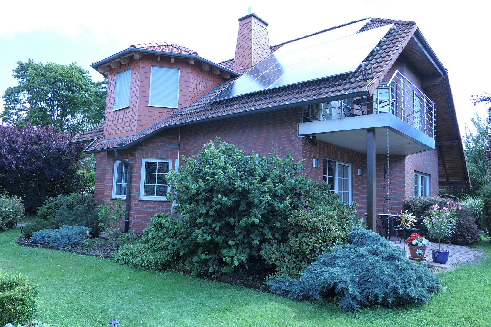 Attraktives Einfamilienhaus mit Wärmepumpen, PV-Anlage mit Speicher und traumhaften Garten – Immenhausen(Holzhausen) – Vorschaubild 2
