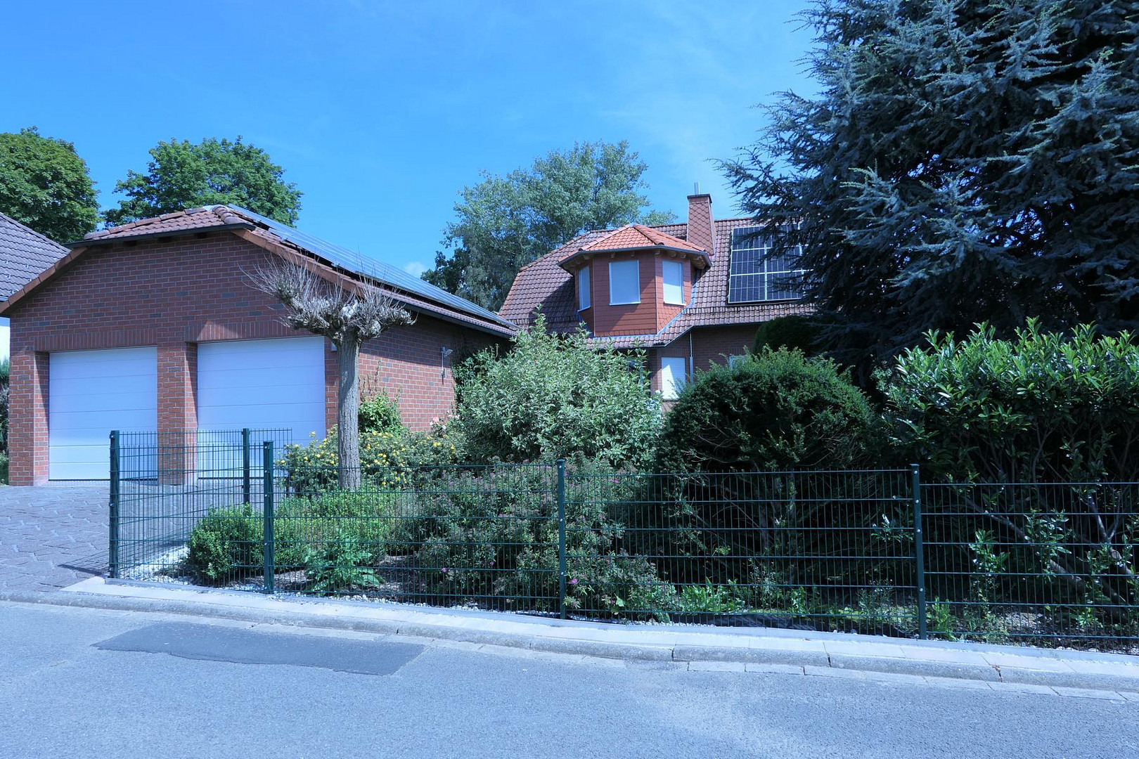 Attraktives Einfamilienhaus mit Wärmepumpen, PV-Anlage mit Speicher und traumhaften Garten – Immenhausen(Holzhausen) – Vorschaubild 6
