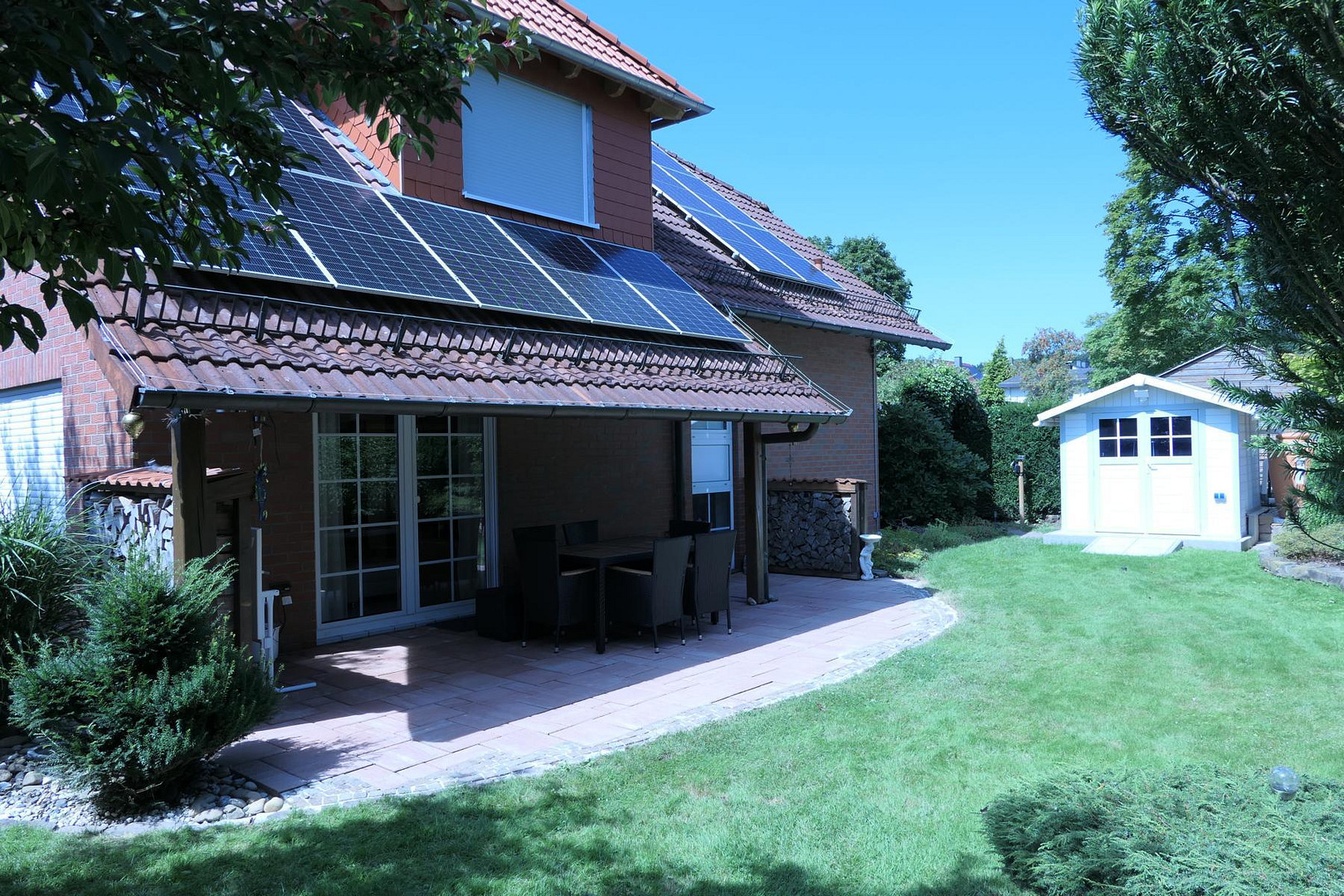 Attraktives Einfamilienhaus mit Wärmepumpen, PV-Anlage mit Speicher und traumhaften Garten – Immenhausen(Holzhausen) – Vorschaubild 4