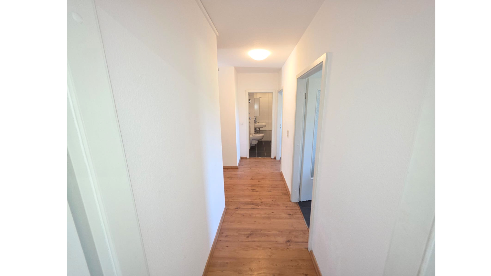 Frei! 2Zi Weststadt-Juwel Effizienz C: Fernwärme, Riesen-Balkon, Stellplatz, Möbliert – Lessingstr. 37b, 76135 Karlsruhe(Weststadt) – Vorschaubild 9