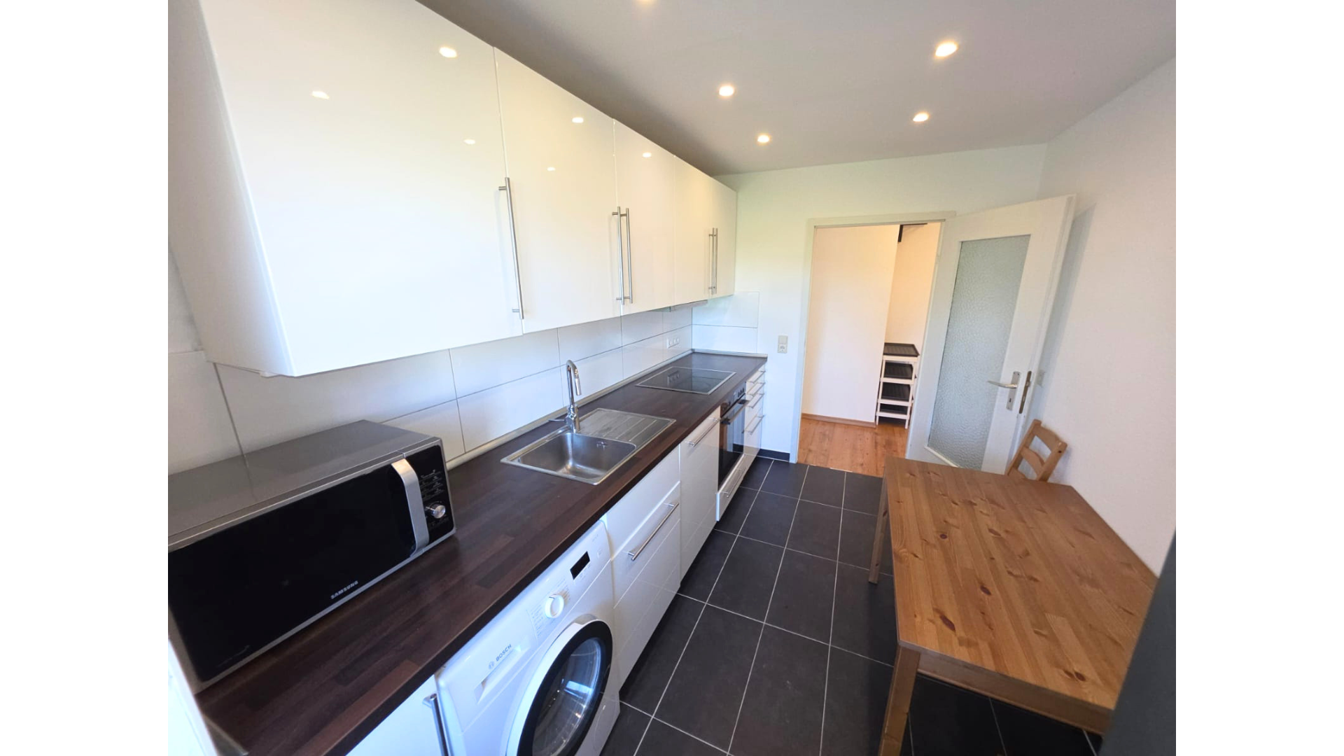 Frei! 2Zi Weststadt-Juwel Effizienz C: Fernwärme, Riesen-Balkon, Stellplatz, Möbliert – Lessingstr. 37b, 76135 Karlsruhe(Weststadt) – Vorschaubild 10