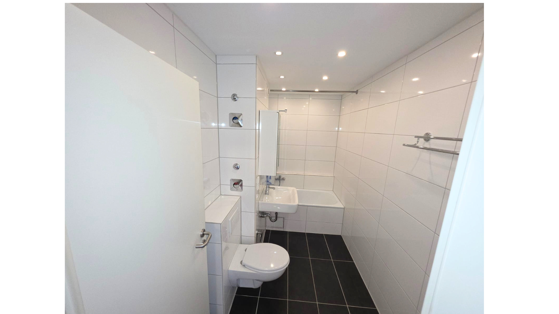 Frei! 2Zi Weststadt-Juwel Effizienz C: Fernwärme, Riesen-Balkon, Stellplatz, Möbliert – Lessingstr. 37b, 76135 Karlsruhe(Weststadt) – Vorschaubild 14