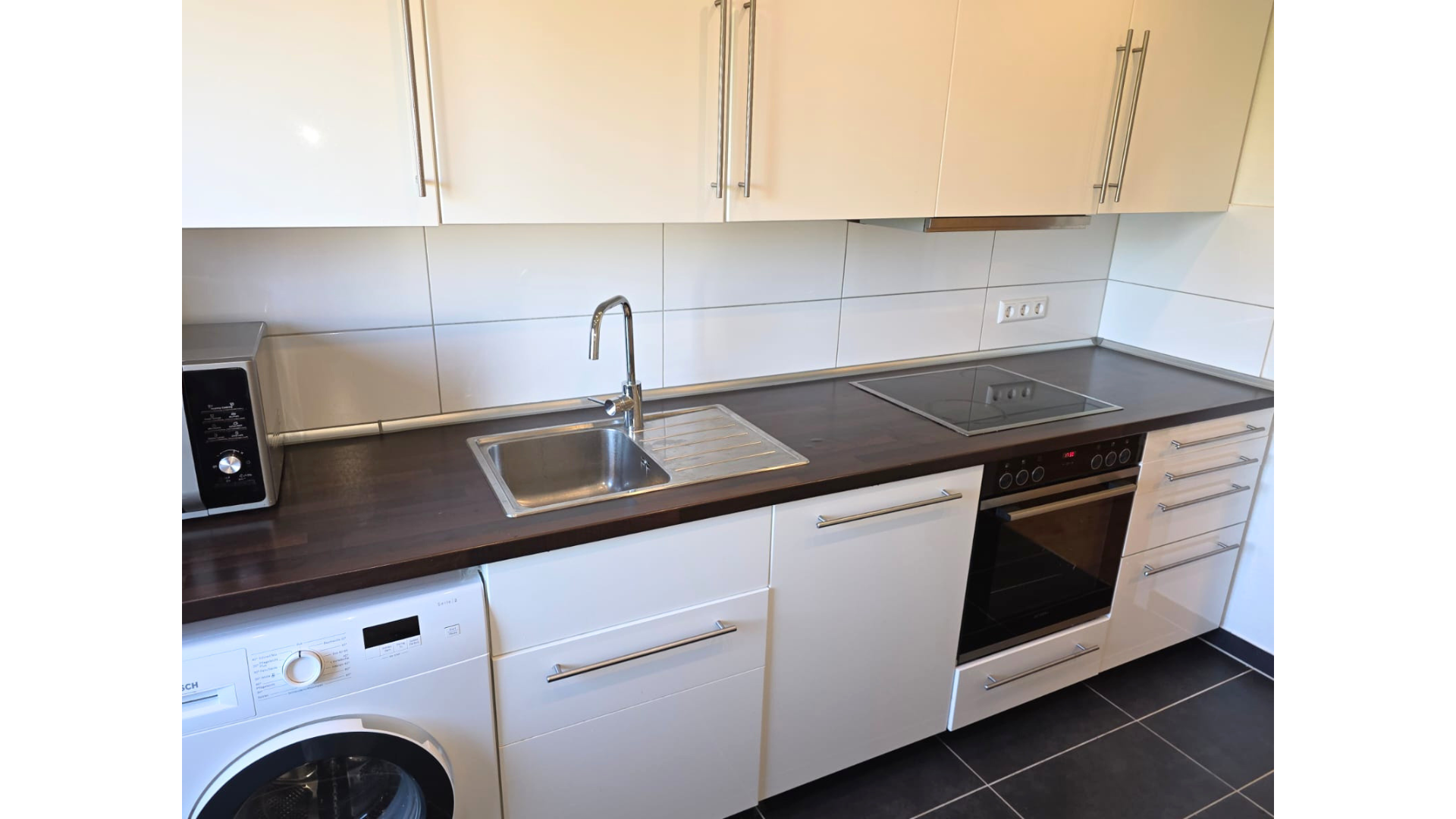 Frei! 2Zi Weststadt-Juwel Effizienz C: Fernwärme, Riesen-Balkon, Stellplatz, Möbliert – Lessingstr. 37b, 76135 Karlsruhe(Weststadt) – Vorschaubild 11