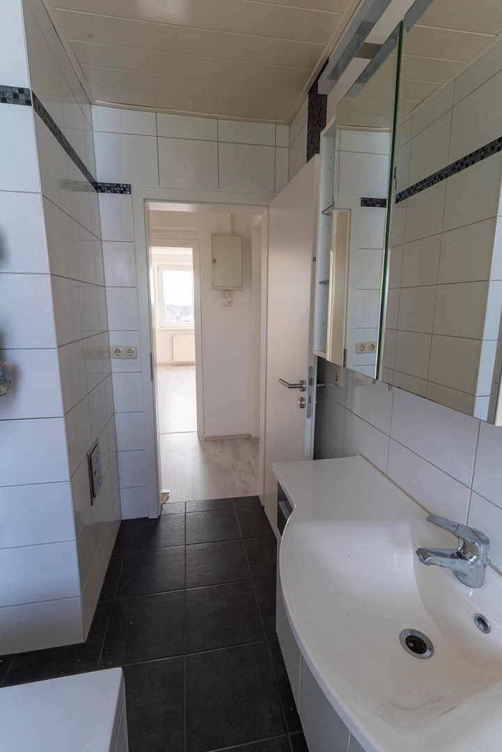 gepflegte 3-Zimmerwohnung mit Balkon, EBK und Stellplatz in Nienburg (Saale) – Richardstr. 30, 6429 Nienburg (Saale) – Vorschaubild 12
