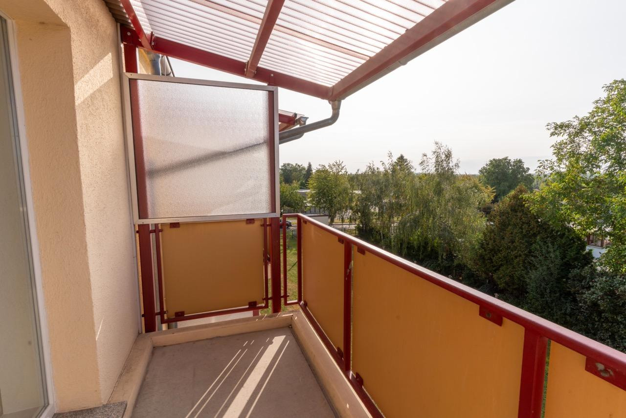 gepflegte 3-Zimmerwohnung mit Balkon, EBK und Stellplatz in Nienburg (Saale)
