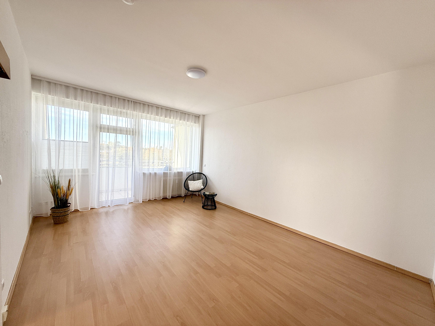 Top-Lage & Weitblick am Fennsee: Helle, bezugsfreie 2-Zimmer-Wohnung. Für Selbstnutzer oder Anleger – Ermslebener Weg 4, 10713 Berlin(Wilmersdorf) – Vorschaubild 2
