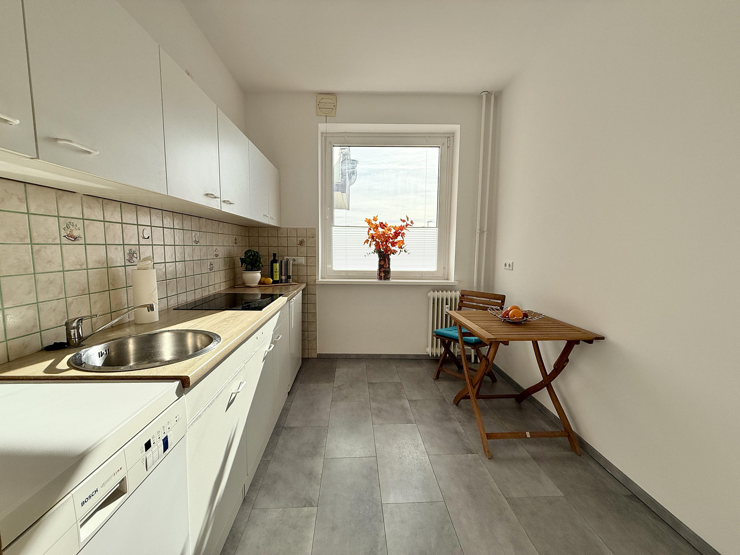 Top-Lage & Weitblick am Fennsee: Helle, bezugsfreie 2-Zimmer-Wohnung. Für Selbstnutzer oder Anleger – Ermslebener Weg 4, 10713 Berlin(Wilmersdorf) – Vorschaubild 7